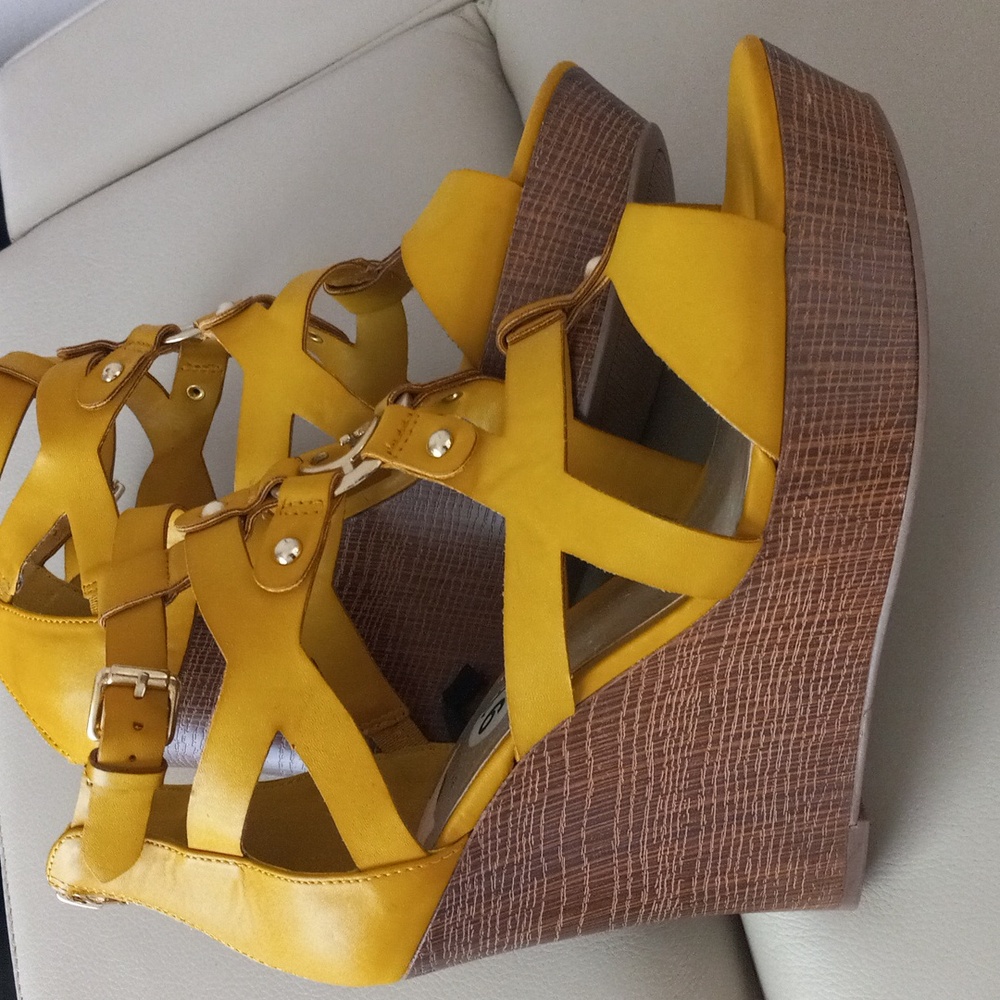 Guess Yellow Strappy Wedge Sandals Size 9.5